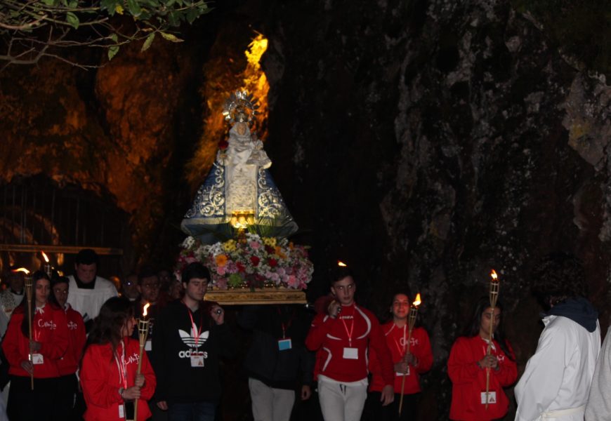 Vigilia de Jóvenes en Covadonga 2021, con la presencia de la Cruz de la JMJ