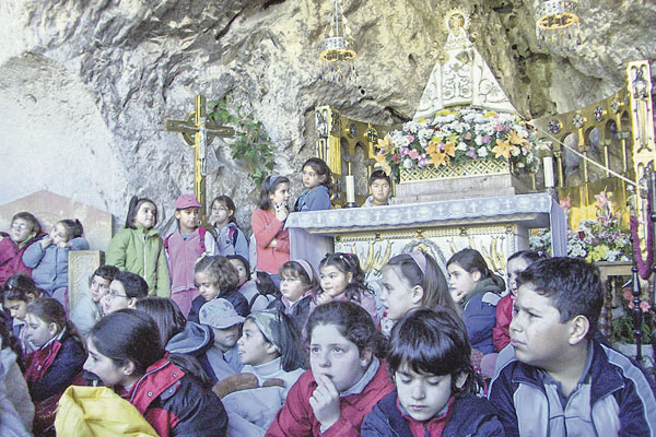 Los catequistas celebran su día con la Santina