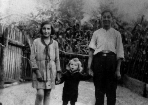 José María Fernández con sus hermanos, Alicia y Cundo