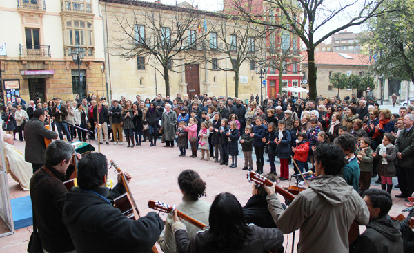 El Camino Neocatecumenal en las plazas de Oviedo