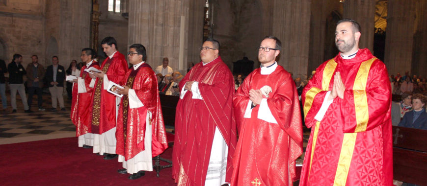 Ordenación de cinco nuevos sacerdotes y un diácono en la Catedral