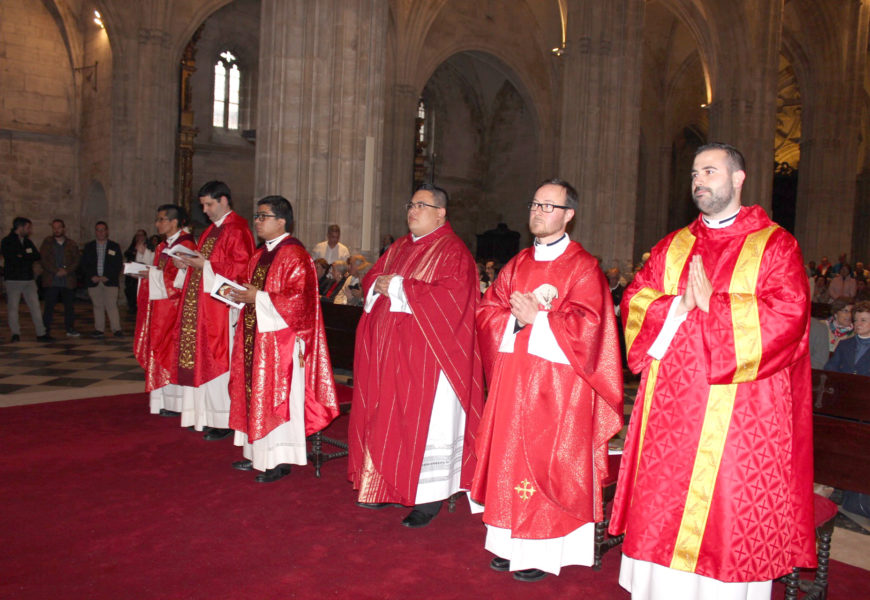 Ordenación de cinco nuevos sacerdotes y un diácono en la Catedral