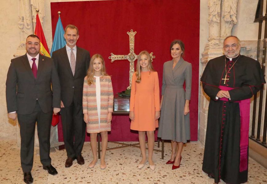 La Familia Real visita la Catedral de Oviedo