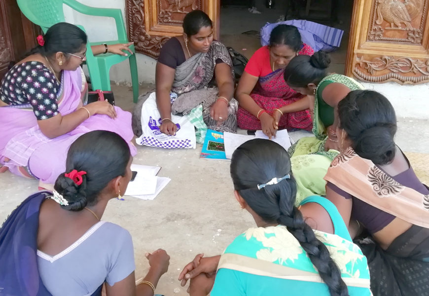 Pravia costea, a través de Manos unidas, un programa de alfabetización y promoción de la mujer en India