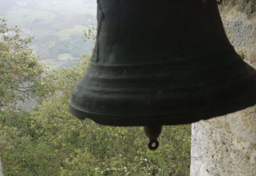 Las Iglesias asturianas se unen al toque de campanas a la hora del Ángelus