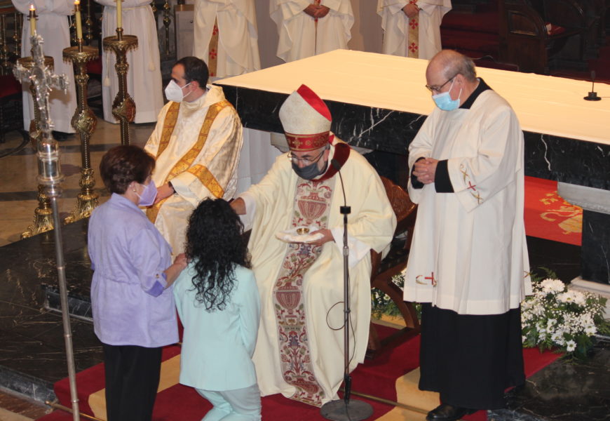 Confirmaciones y bautismos de adultos en la Catedral