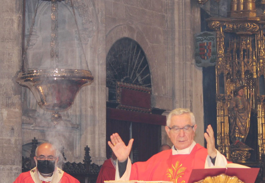 Mons. Manuel Sánchez Monge, Obispo de Santander, en el Jubileo de la Santa Cruz