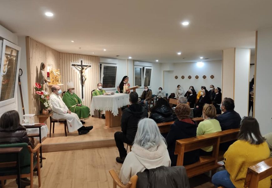 El Arzobispo bendice la nueva casa de madres gestantes en Gijón