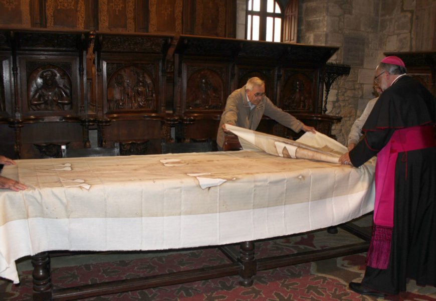 Investigadores de Turín donan una réplica de la Sábana Santa a la