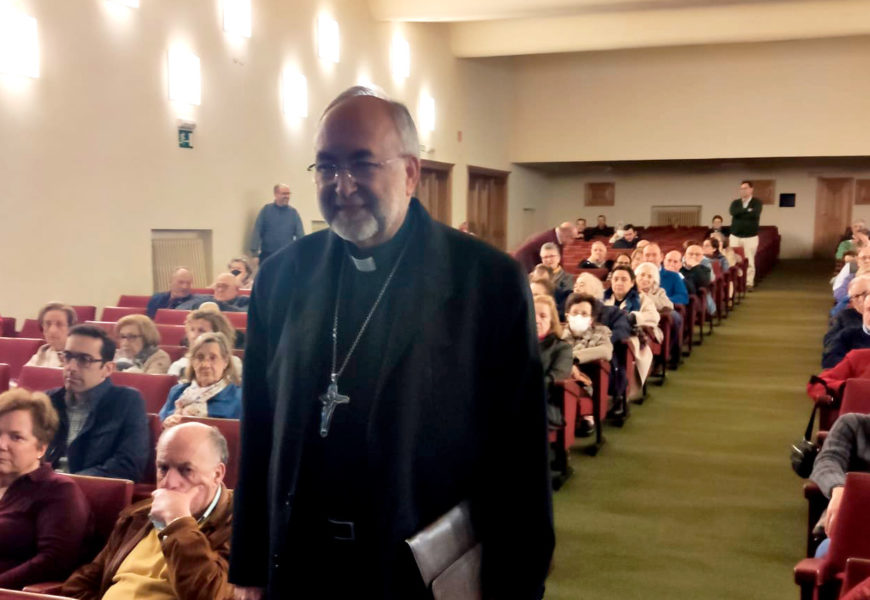 Mons. Jesús Sanz inaugura las Conferencias Cuaresmales del arciprestazgo de Oviedo
