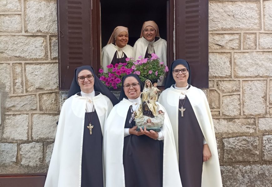 Las Carmelitas Mensajeras del Espíritu Santo, en el Hogar Beceña González de Cangas de Onís